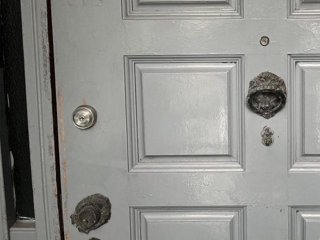 明石市で塗装前の玄関ドア